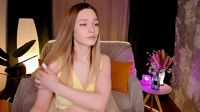 Snapshot of cherrykississ chatting on 02/13/26, 08:43 cherrykississ online show from 02/13/26, 08:43