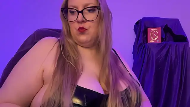 Snapshot of MissCharlotteXx chatting on 04/11/26, 01:54 MissCharlotteXx online show from 04/11/26, 01:54