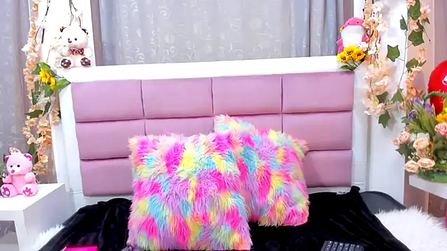 Snapshot of Keiry_Paloma chatting on 02/19/26, 01:40 Keiry Paloma online show from 02/19/26, 01:40