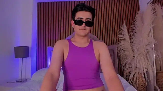 noahWolff  online show from 02/15/26, 07:51