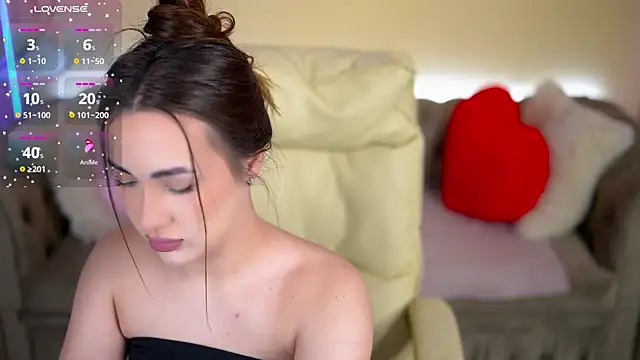 Snapshot of OliviaMoore_ chatting on 02/26/26, 01:43 OliviaMoore online show from 02/26/26, 01:43