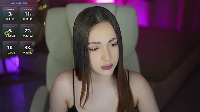 OliviaMoore  online show from 04/19/26, 07:05