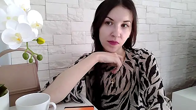 JuliaLovely online show from 04/06/26, 01:45