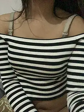 Snapshot of Nour-Lina chatting on 02/27/26, 01:27 Nour-Lina online show from 02/27/26, 01:27