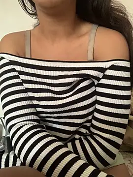 Snapshot of Nour-Lina chatting on 02/28/26, 09:32 Nour-Lina online show from 02/28/26, 09:32