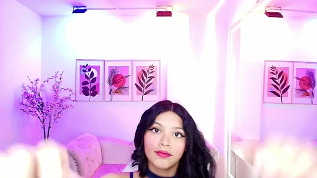 Maddie T18 online show from 07/25/26, 12:03