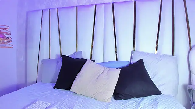 Snapshot of SofiaGlow_ chatting on 02/12/26, 03:01 SofiaGlow online show from 02/12/26, 03:01