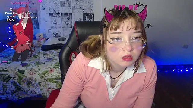 Cherrybloom692 online show from 02/08/26, 07:45