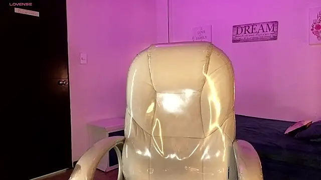 Snapshot of Sweet_bellaa_ chatting on 02/21/26, 04:02 Sweet bellaa online show from 02/21/26, 04:02