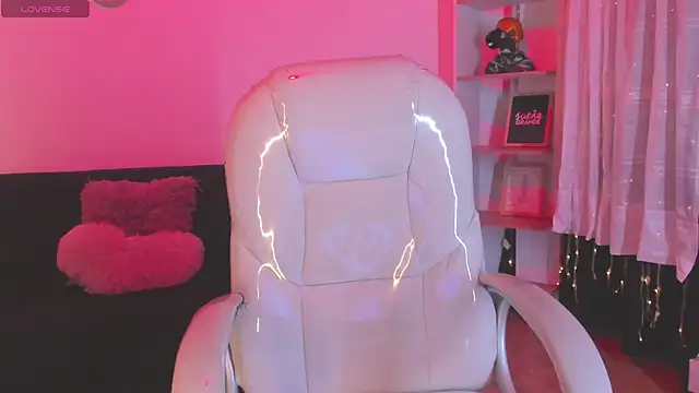 Sweet bellaa  online show from 04/18/26, 06:06