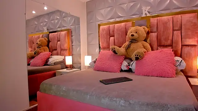 Snapshot of Paris_Velvet chatting on 02/03/26, 10:04 Paris Velvet online show from 02/03/26, 10:04