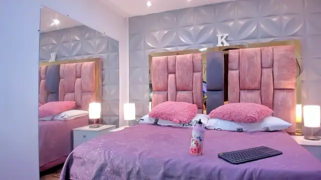 Snapshot of Paris_Velvet chatting on 02/23/26, 10:51 Paris Velvet online show from 02/23/26, 10:51