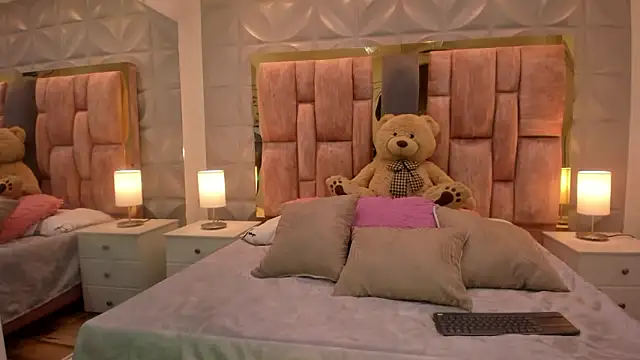 Snapshot of Paris_Velvet chatting on 02/24/26, 10:19 Paris Velvet online show from 02/24/26, 10:19