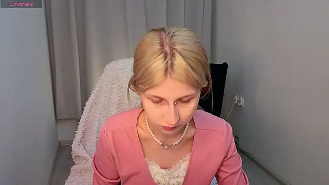 Snapshot of alicedews chatting on 02/01/26, 09:35 alicedews online show from 02/01/26, 09:35