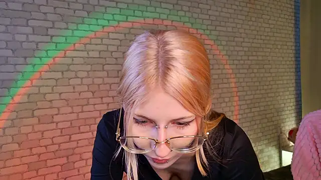 Snapshot of alicedews chatting on 02/17/26, 02:13 alicedews online show from 02/17/26, 02:13