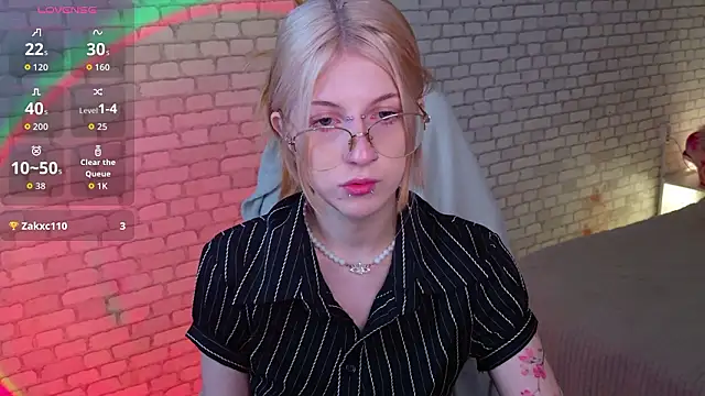 Snapshot of alicedews chatting on 02/25/26, 01:43 alicedews online show from 02/25/26, 01:43