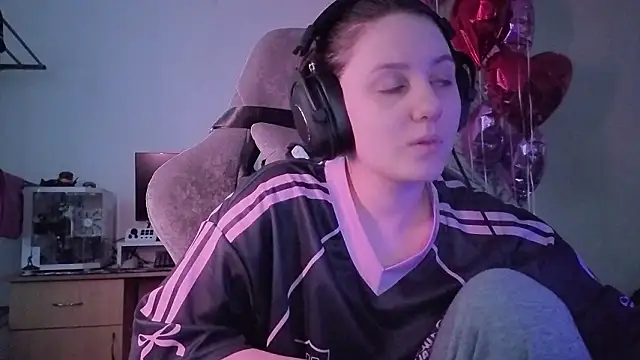 Snapshot of Holy_Kveta chatting on 02/27/26, 02:55 Holy Kveta online show from 02/27/26, 02:55