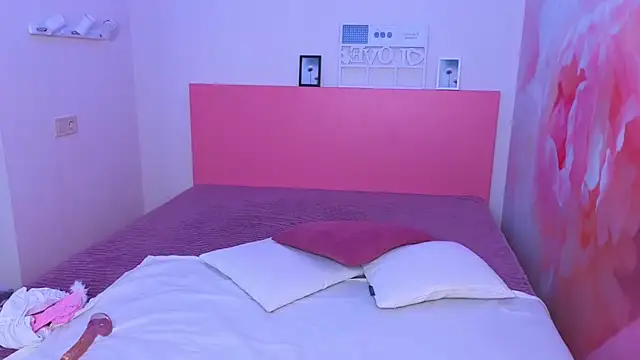 LuxSiren online show from 04/11/26, 06:29