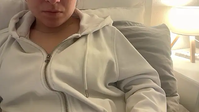 Snapshot of Lucyschickt chatting on 02/12/26, 04:24 Lucyschickt online show from 02/12/26, 04:24