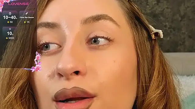 AuraM00n online show from 04/21/26, 02:51