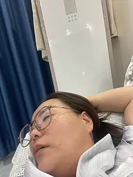 Snapshot of Youyou_12 chatting on 02/09/26, 01:26 Youyou 12 online show from 02/09/26, 01:26