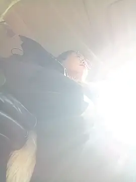 Snapshot of Youyou_12 chatting on 02/13/26, 04:41 Youyou 12 online show from 02/13/26, 04:41