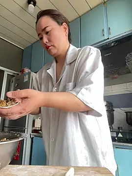 Youyou 12 online show from 04/24/26, 12:57