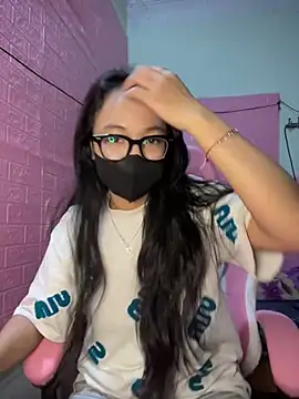 Snapshot of Leeeiuu chatting on 02/21/26, 12:17 Leeeiuu online show from 02/21/26, 12:17