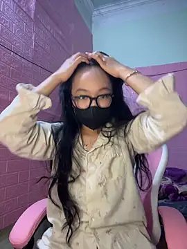 Snapshot of Leeeiuu chatting on 02/23/26, 12:57 Leeeiuu online show from 02/23/26, 12:57