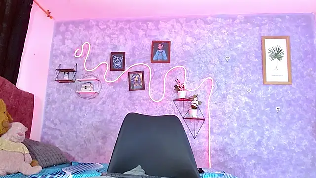 Snapshot of Everlin__Hot_ chatting on 02/01/26, 12:15 Everlin Hot online show from 02/01/26, 12:15