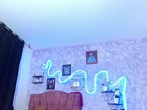 Snapshot of Everlin__Hot_ chatting on 02/15/26, 10:36 Everlin Hot online show from 02/15/26, 10:36