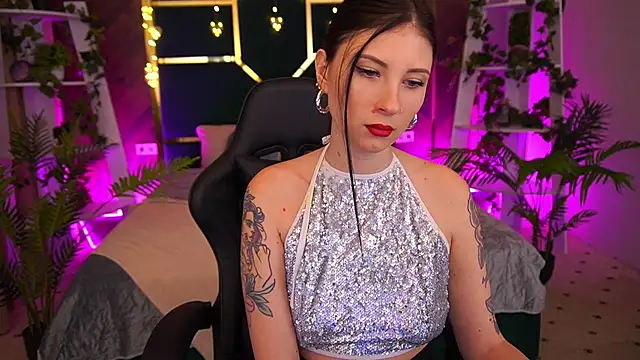 Snapshot of LunaaMay chatting on 02/13/26, 10:44 LunaaMay online show from 02/13/26, 10:44