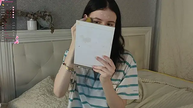 Snapshot of Glow_hollow chatting on 02/08/26, 03:32 Glow hollow online show from 02/08/26, 03:32