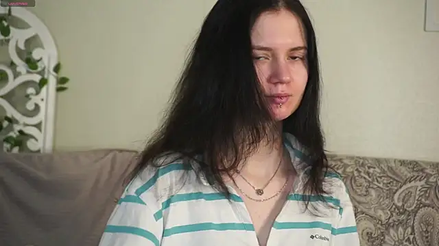 Snapshot of Glow_hollow chatting on 02/15/26, 03:47 Glow hollow online show from 02/15/26, 03:47