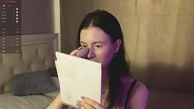 Snapshot of Glow_hollow chatting on 02/25/26, 04:11 Glow hollow online show from 02/25/26, 04:11