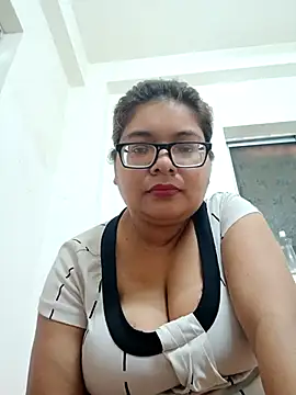 Elie Hallway online show from 04/23/26, 08:57