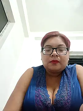 Snapshot of Elie_Hallway chatting on 06/18/26, 06:01 Elie Hallway online show from 06/18/26, 06:01