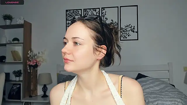 Snapshot of MalvinaTrafford chatting on 02/14/26, 08:27 MalvinaTrafford online show from 02/14/26, 08:27