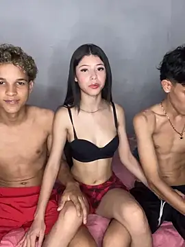 Snapshot of Juanandsophia69 chatting on 02/16/26, 12:40 Juanandsophia69 online show from 02/16/26, 12:40