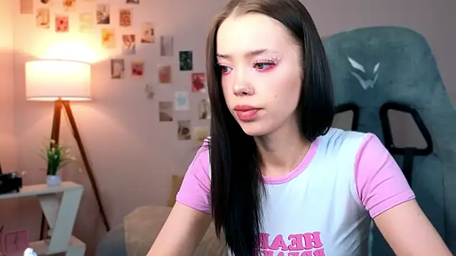 Snapshot of Vexnexe chatting on 02/08/26, 08:01 Vexnexe online show from 02/08/26, 08:01