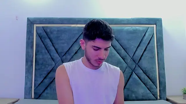 Snapshot of Apolo_Gray chatting on 02/18/26, 05:25 Apolo Gray online show from 02/18/26, 05:25