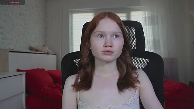 Snapshot of Nellie_baby chatting on 05/31/26, 12:01 Nellie baby online show from 05/31/26, 12:01