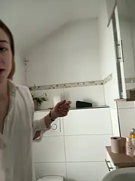 Snapshot of romyxxs chatting on 02/04/26, 08:42 romyxxs online show from 02/04/26, 08:42