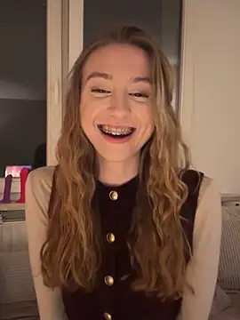 Snapshot of romyxxs chatting on 02/04/26, 10:26 romyxxs online show from 02/04/26, 10:26