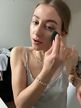 Snapshot of romyxxs chatting on 02/09/26, 12:42 romyxxs online show from 02/09/26, 12:42