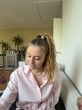 romyxxs online show from 04/23/26, 04:42