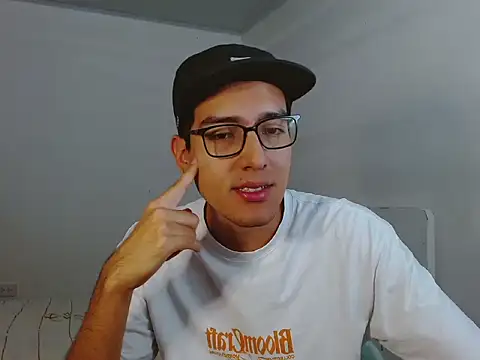 Snapshot of NickFin chatting on 05/22/26, 05:40 NickFin online show from 05/22/26, 05:40
