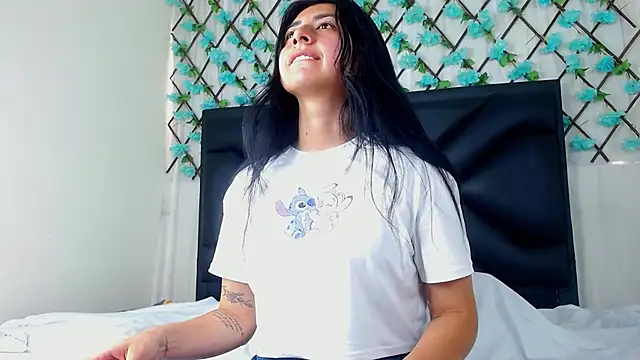 Snapshot of EmmaWilliamss4 chatting on 02/11/26, 03:39 EmmaWilliamss4 online show from 02/11/26, 03:39