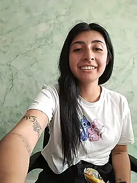 Snapshot of EmmaWilliamss4 chatting on 02/17/26, 02:57 EmmaWilliamss4 online show from 02/17/26, 02:57