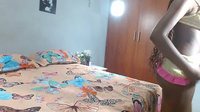 Snapshot of arianna_rossi11 chatting on 02/04/26, 12:00 arianna rossi11 online show from 02/04/26, 12:00